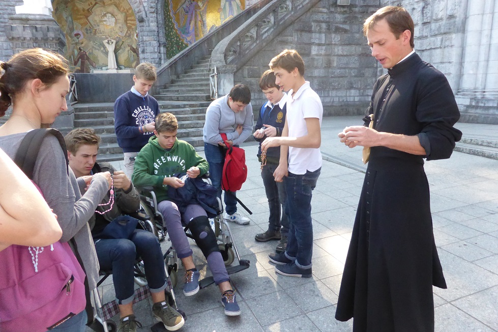 Lourdes oct17 02